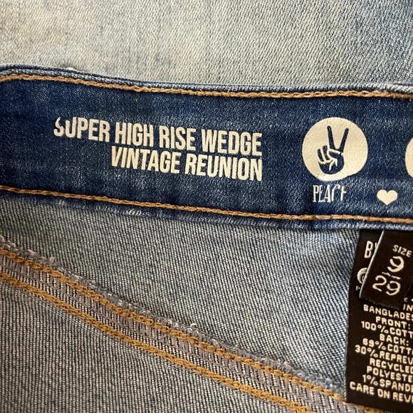 Women’s Rewash Super High Rise Wedge Vintage Reunion jean shorts distressed 29 - Picture 3 of 5